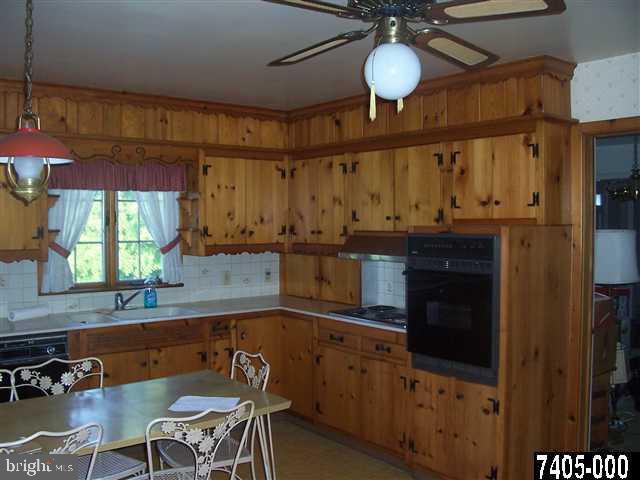390 Carlisle Road Biglerville, PA 17307 - Photo 3 of 11 Gallery Image 3