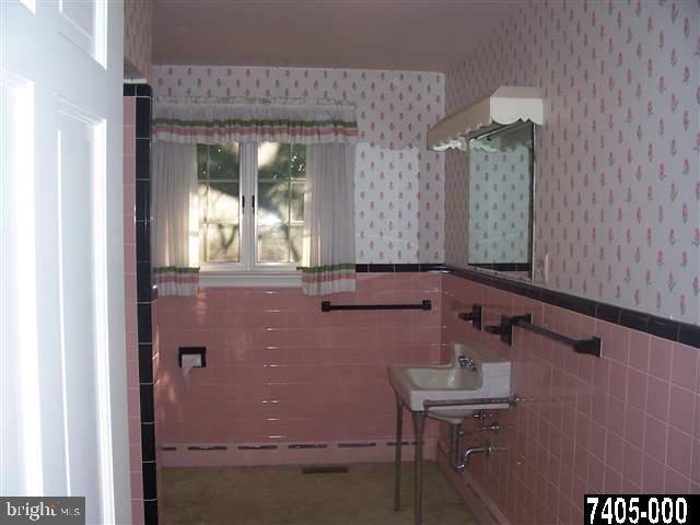 390 Carlisle Road Biglerville, PA 17307 - Photo 5 of 11 Gallery Image 5