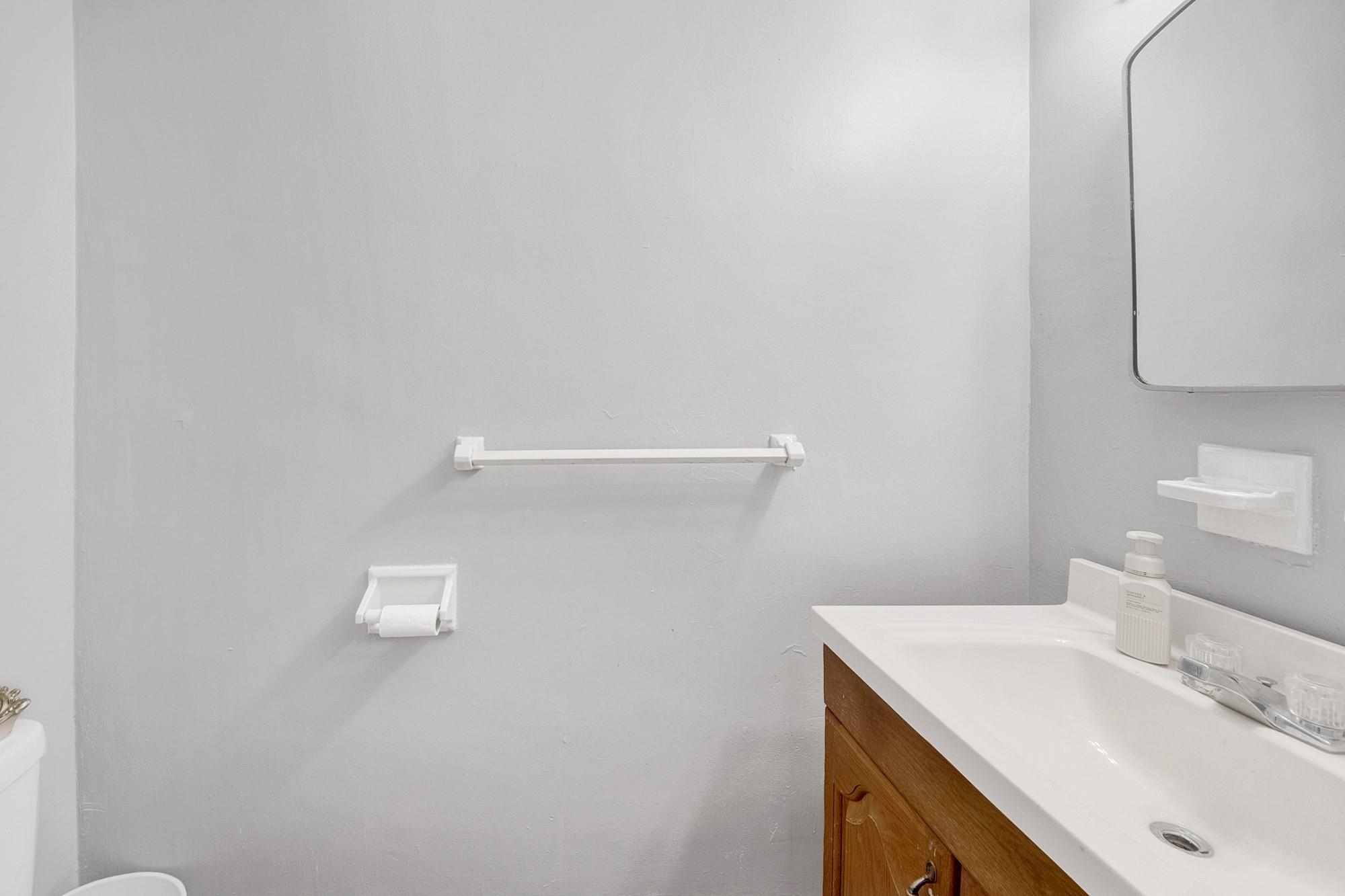 3130 Irwin Avenue, Unit 2C Bronx, NY 10463 - Photo 16 of 30 En-suite bathroom