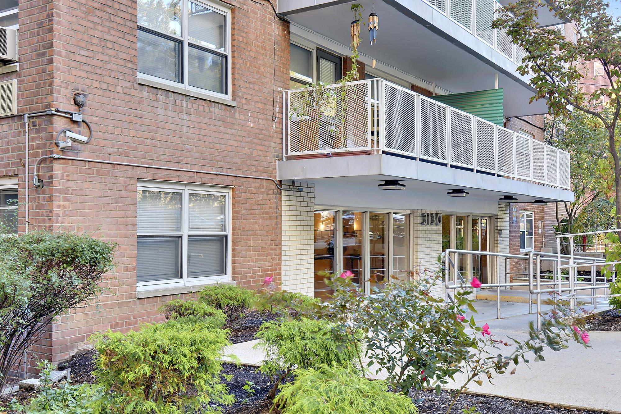 3130 Irwin Avenue, Unit 2C Bronx, NY 10463 - Photo 24 of 30 Entrance to the building