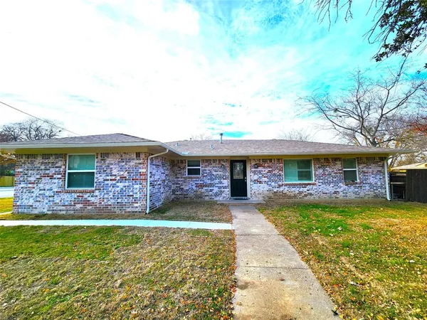 $2,200 | 1401 East Sherman Drive, Denton, TX 76209