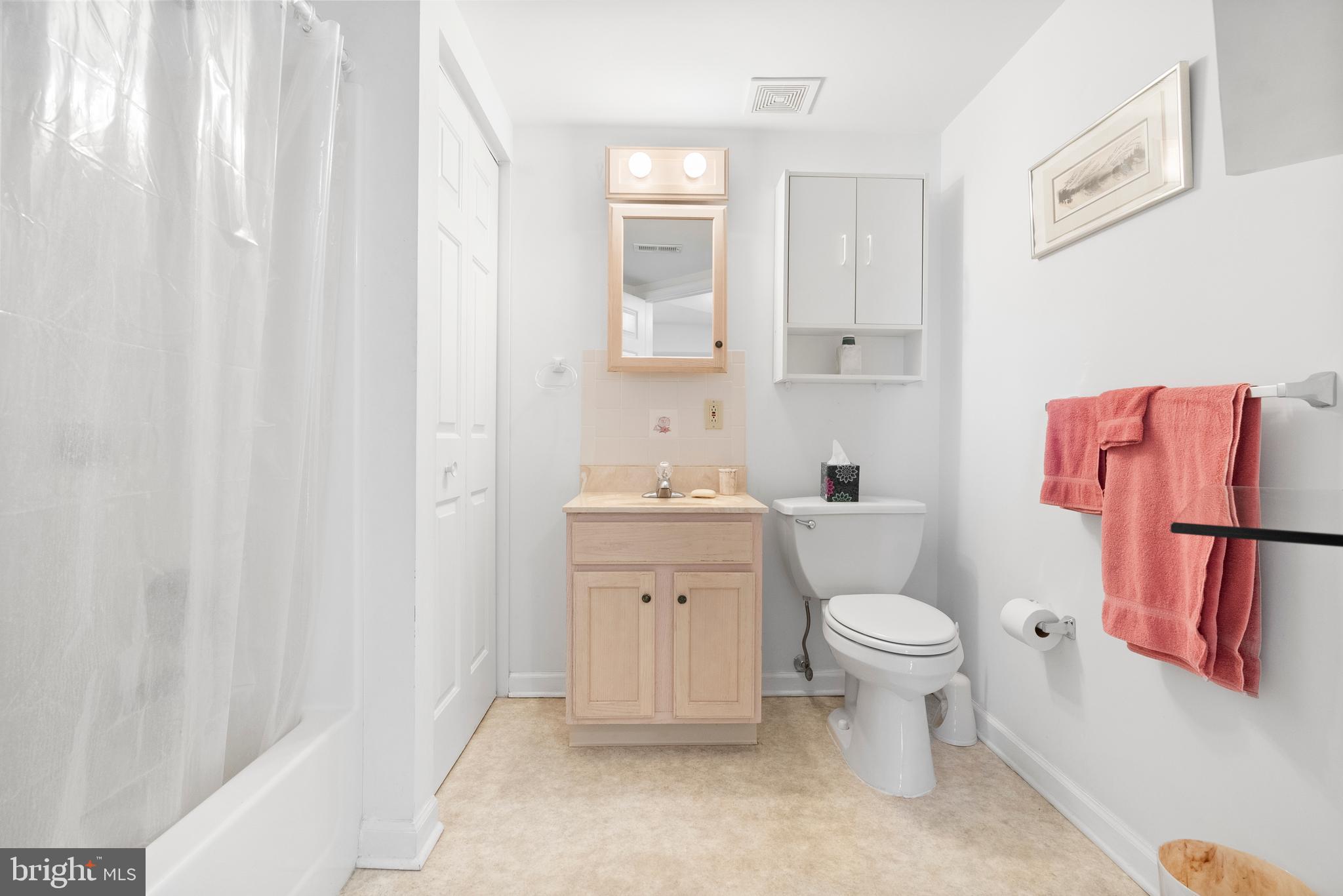 136 Brandon Road Norristown, PA 19403 - Photo 23 of 31 Bathroom #2