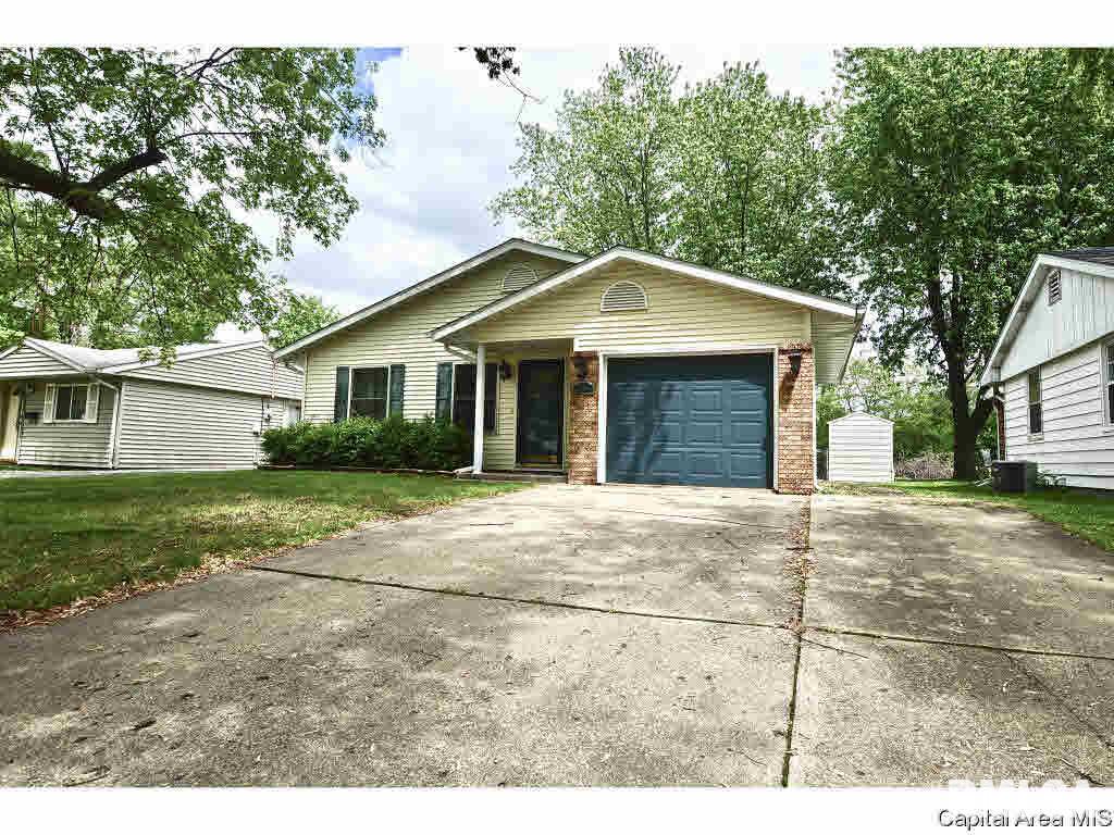 3428 Moorgate Drive Springfield, IL 62703 - Photo 2 of 20