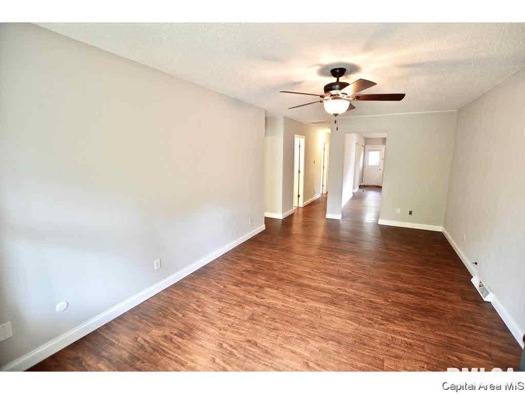 3428 Moorgate Drive Springfield, IL 62703 - Photo 3 of 20
