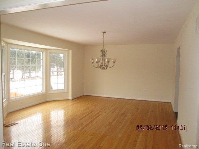 1575 Alter Road Milford, MI 48381 - Photo 17 of 19 Living Room.JPG
