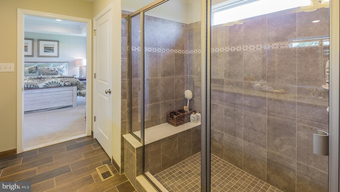 9173 Riverhill Road Laurel, MD 20723 - Photo 17 of 27 Bath (Master)