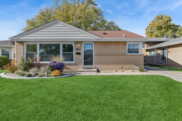 $458,000 | 8846 North Ozanam Avenue, Niles, IL 60714