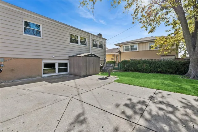 $458,000 | 8846 North Ozanam Avenue, Niles, IL 60714