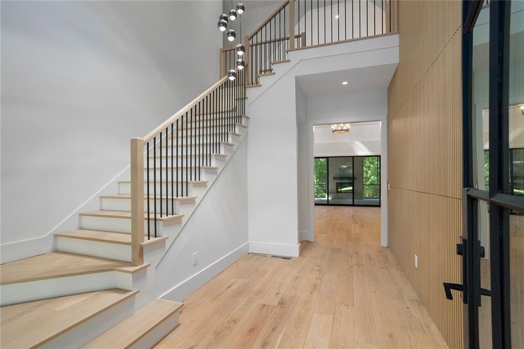 490 Timber Valley Road Northeast Atlanta, GA 30342 - Photo 4 of 32