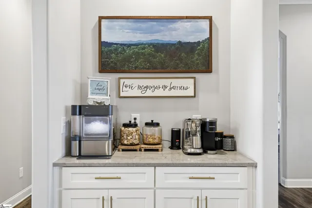 $869,899 | 122 Sand Creek Drive, Liberty, SC 29657