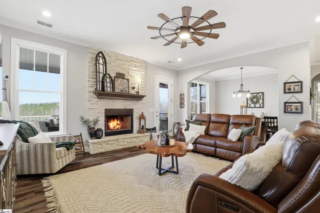 $899,900 | 122 Sand Creek Drive, Liberty, SC 29657