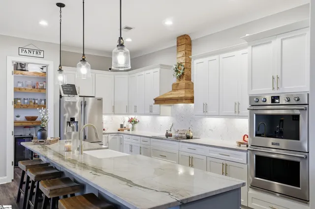 $899,900 | 122 Sand Creek Drive, Liberty, SC 29657