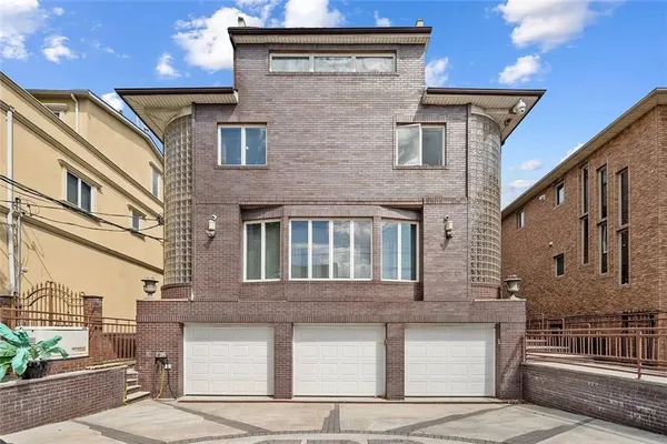 $3,149,000 | 2345 East 64th Street | Mill Basin