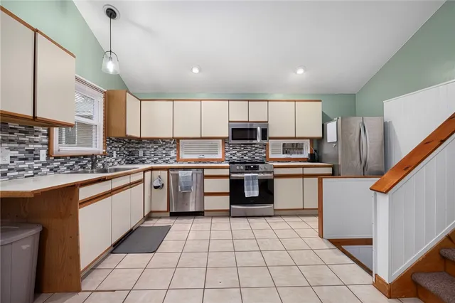 $525,000 | 422 Shady Valley Road, Coventry, RI 02816