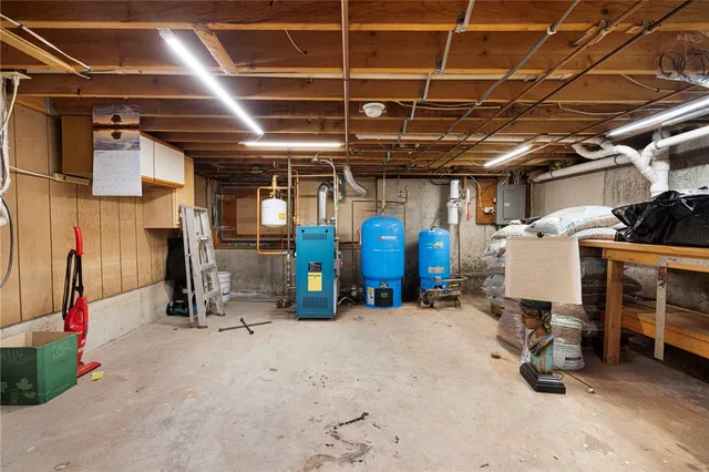 $525,000 | 422 Shady Valley Road, Coventry, RI 02816