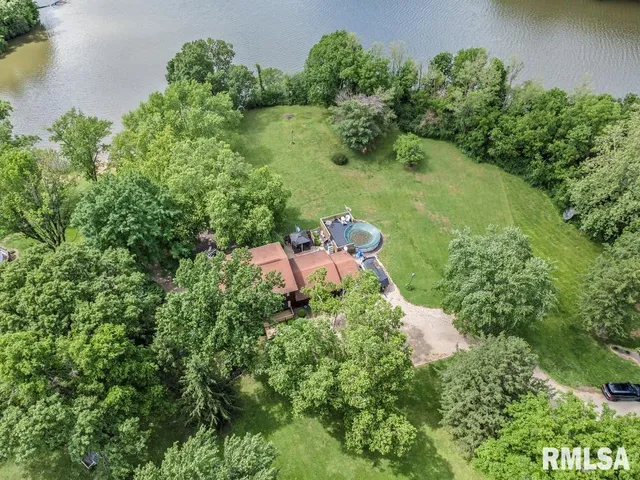 $360,000 | 2242 Lake Jacksonville Road, Jacksonville, IL 62650