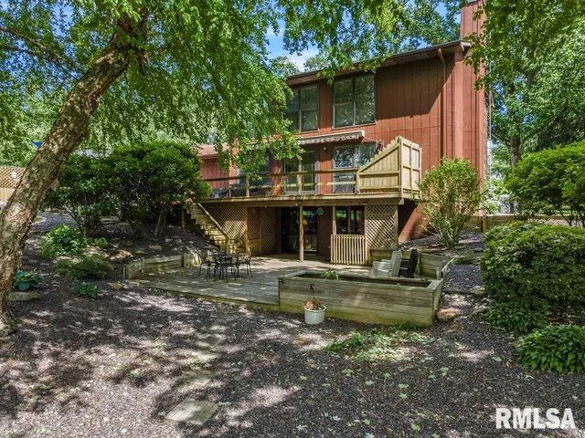 $360,000 | 2242 Lake Jacksonville Road, Jacksonville, IL 62650