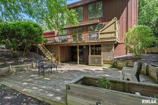 $360,000 | 2242 Lake Jacksonville Road, Jacksonville, IL 62650