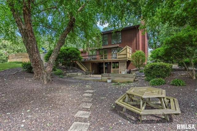 $360,000 | 2242 Lake Jacksonville Road, Jacksonville, IL 62650