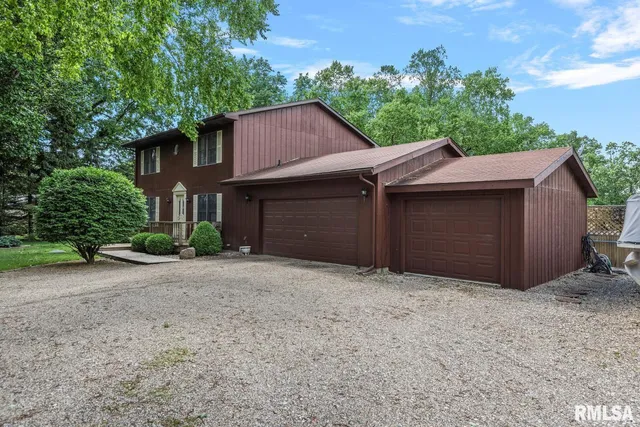 $360,000 | 2242 Lake Jacksonville Road, Jacksonville, IL 62650