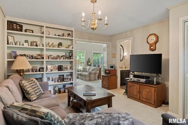 $360,000 | 2242 Lake Jacksonville Road, Jacksonville, IL 62650