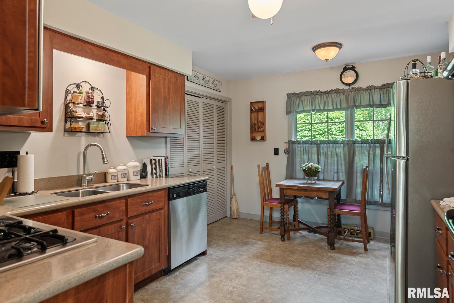 2242 Lake Jacksonville Road Jacksonville, IL 62650 - Photo 32 of 74