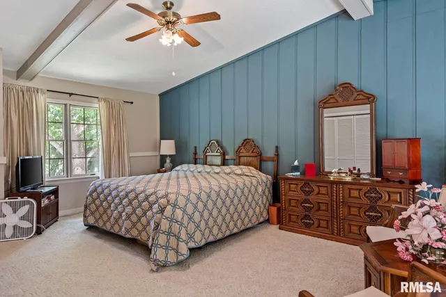 $360,000 | 2242 Lake Jacksonville Road, Jacksonville, IL 62650