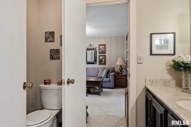 $360,000 | 2242 Lake Jacksonville Road, Jacksonville, IL 62650