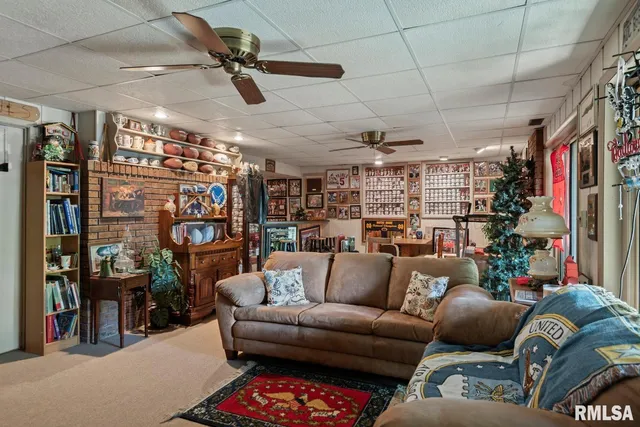 $360,000 | 2242 Lake Jacksonville Road, Jacksonville, IL 62650