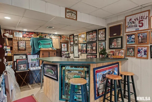 $360,000 | 2242 Lake Jacksonville Road, Jacksonville, IL 62650