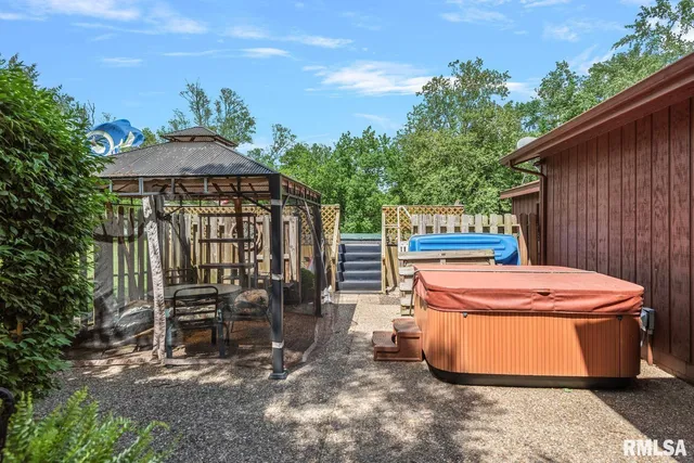 $360,000 | 2242 Lake Jacksonville Road, Jacksonville, IL 62650