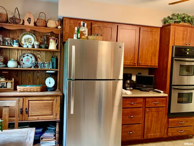 $360,000 | 2242 Lake Jacksonville Road, Jacksonville, IL 62650