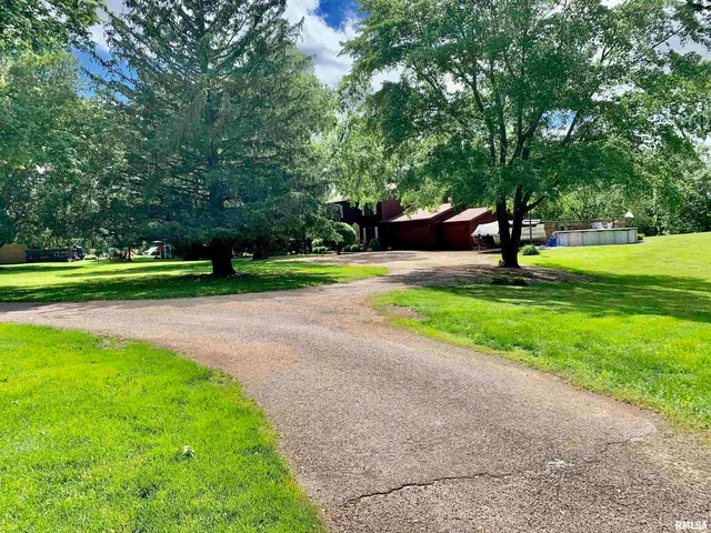 $360,000 | 2242 Lake Jacksonville Road, Jacksonville, IL 62650