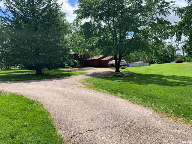 $360,000 | 2242 Lake Jacksonville Road, Jacksonville, IL 62650