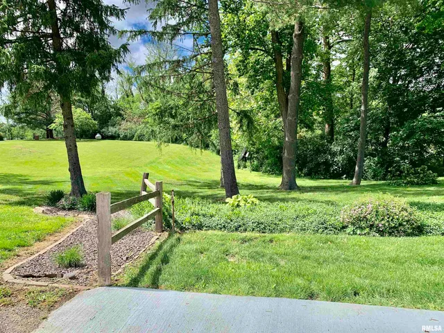 $360,000 | 2242 Lake Jacksonville Road, Jacksonville, IL 62650