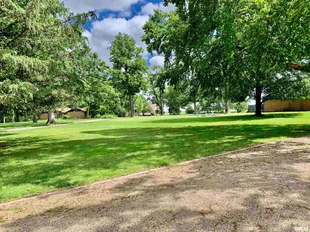 $360,000 | 2242 Lake Jacksonville Road, Jacksonville, IL 62650