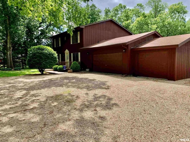 $360,000 | 2242 Lake Jacksonville Road, Jacksonville, IL 62650