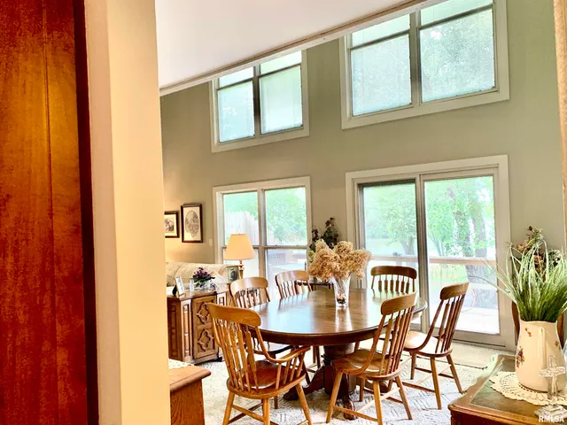 $360,000 | 2242 Lake Jacksonville Road, Jacksonville, IL 62650