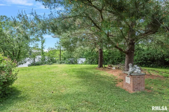 $360,000 | 2242 Lake Jacksonville Road, Jacksonville, IL 62650