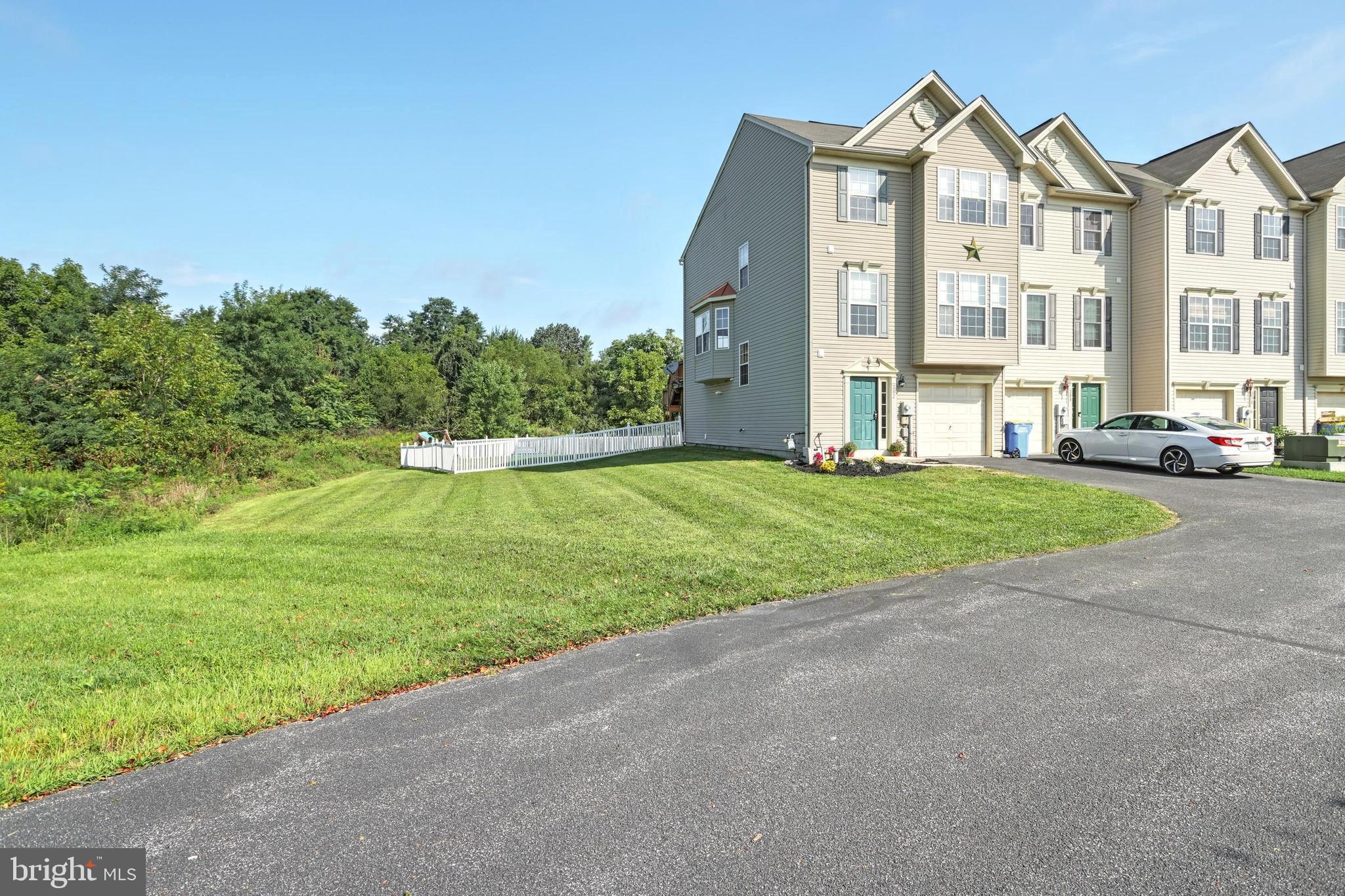 282 Country Ridge Drive Red Lion, PA 17356 - Photo 3 of 37 Gallery Image 3