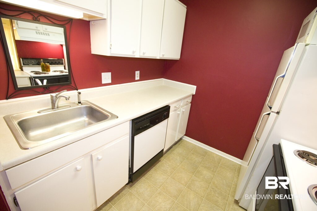236 Riverbend Drive, Unit 236 Mobile, AL 36605 - Photo 3 of 25