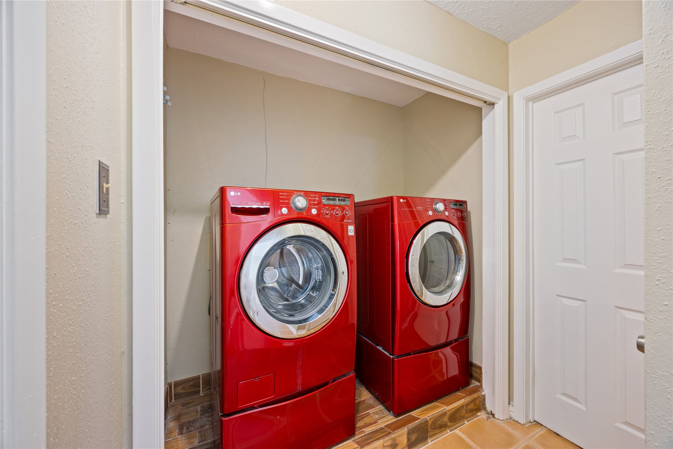 9206 Homeland Drive Houston, TX 77083 - Photo 19 of 39 a utility room with dryer and washer