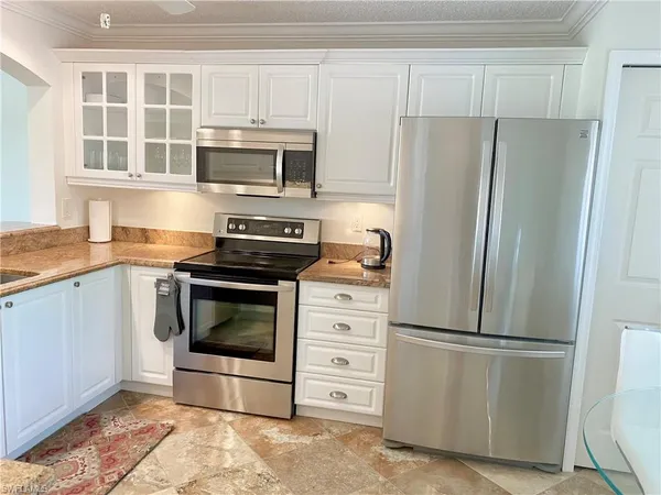 $1,975 | Undisclosed Address, Naples, FL 34104