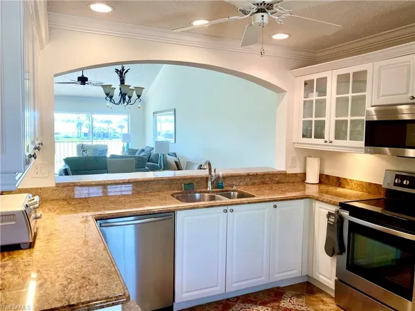 $1,975 | Undisclosed Address, Naples, FL 34104