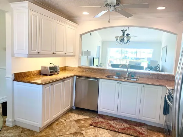 $1,975 | Undisclosed Address, Naples, FL 34104