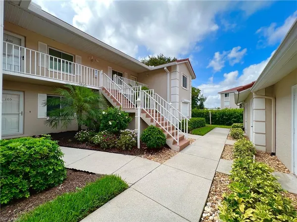 $1,975 | Undisclosed Address, Naples, FL 34104