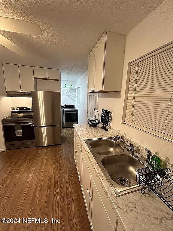 104 Dickens Street Interlachen, FL 32148 - Photo 10 of 24 a kitchen that has a sink a refrigerator and a stove top oven