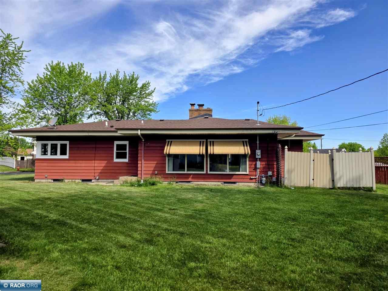 302 North Inner Drive Hibbing, MN 55746 - Photo 4 of 35