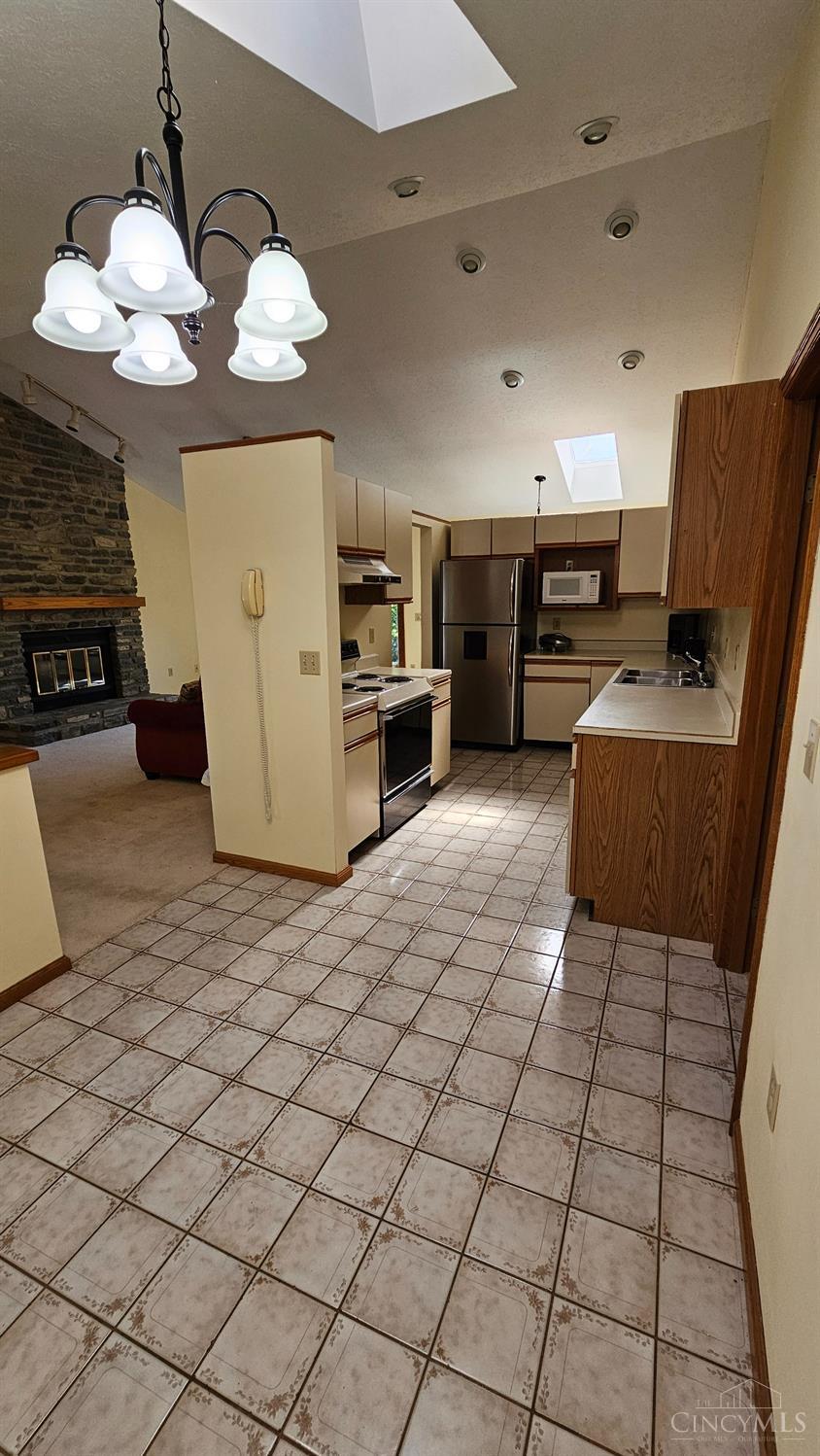 2340 Springdale Road Cincinnati, OH 45231 - Photo 9 of 21 Gallery Image 9