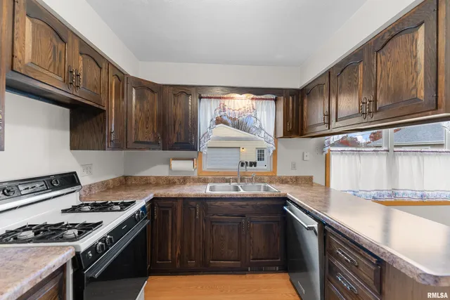 $199,900 | 703 2nd Street, Colona, IL 61241